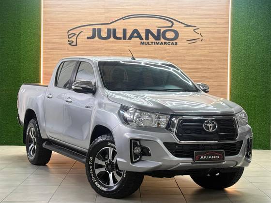 TOYOTA HILUX 2.8 SRV 4X4 CD 16V DIESEL 4P AUTOMÁTICO TOYOTA HILUX 2.8 SRV 4X4 CD 16V DIESEL 4P AUTOMÁTICO